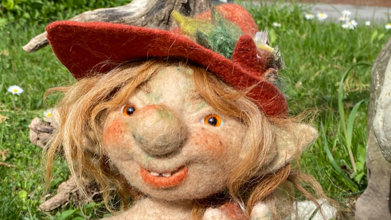 Troll mit Glasaugen
